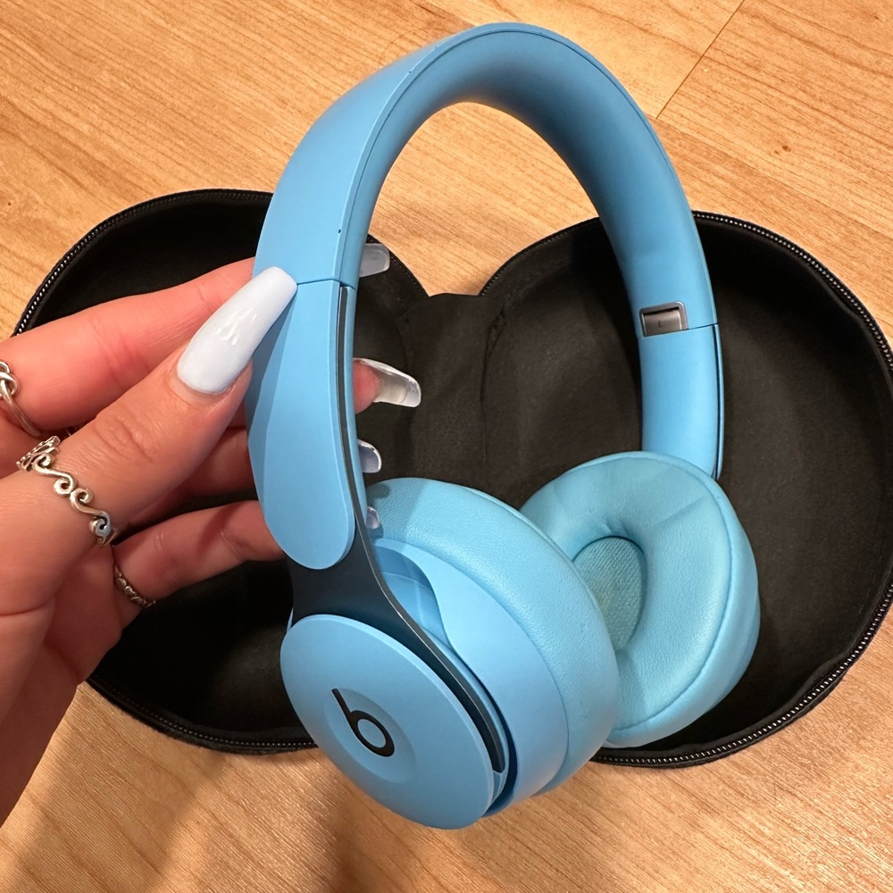 beats pro baby blue